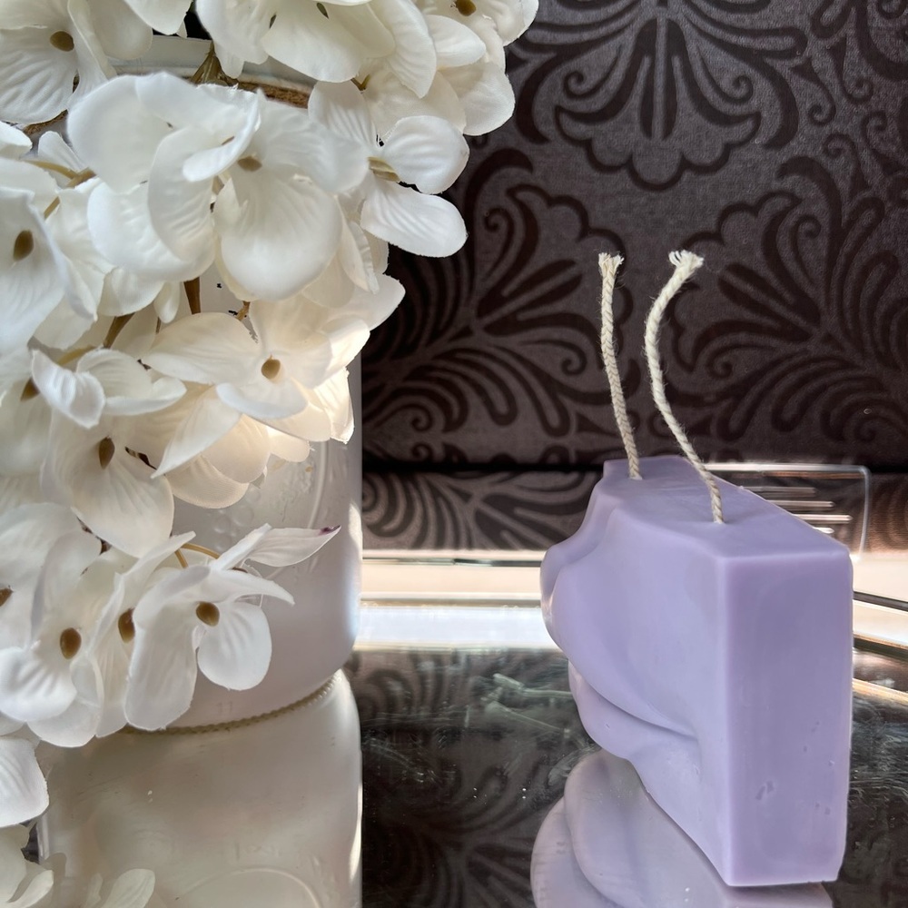 Purple Kiss Candle - Yuzu Blossom Scent - Picture 2 of 3